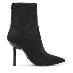 Botki Guess. Czarne botki damskie Guess, z aplikacjami, bez obcasa, na szpilce, bez zapięcia. Za 719.99 zł.