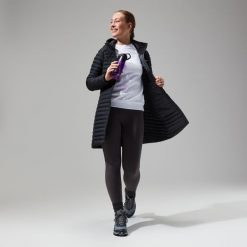 Płaszcz damski Berghaus Nula Micro Long Jacket. Niebieskie płaszcze damskie Berghaus, xs, bez wzorów, z puchu, sportowe, bez kołnierzyka, bez kaptura. Za 602.99 zł.
