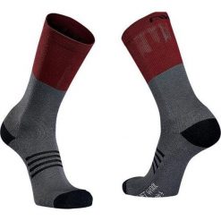 Skarpety rowerowe NORTHWAVE EXTREME PRO HIGH SOCK czarne. Czarne skarpety męskie Northwave, bez wzorów. Za 150.50 zł.