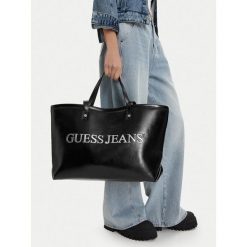 Torebka Guess Jeans. Czarne shopperki damskie Guess Jeans, z aplikacjami, z jeansu, bez dodatków. Za 269.99 zł.