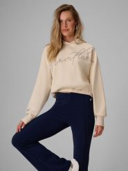 4F Bluza dresowa regular z kapturem damska - kremowa XS. Brązowe bluzy damskie 4F, xs, z aplikacjami, z dresówki, klasyczne, bez ramiączek, z kapturem. Za 159.99 zł.