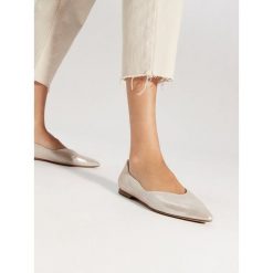 Baleriny Caprice. Żółte balerinki damskie Caprice, bez wzorów, bez obcasa, bez zapięcia. Za 166.99 zł.
