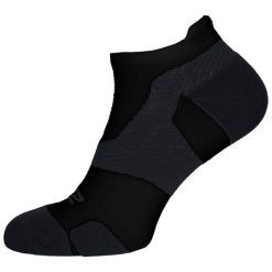 Niewidzialne skarpety 2XU Vectr LightCushion. Czarne skarpety męskie 2XU, bez wzorów. Za 134.50 zł.
