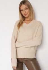 Beżowy Sweter z Domieszką Kaszmiru z Dekoltem w Serek Feralaine. Brązowe swetry nierozpinane damskie Born2be, bez wzorów, z jeansu, eleganckie, bez kołnierzyka, bez ramiączek. Za 109.99 zł.