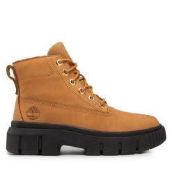 Trzewiki Timberland. Brązowe botki damskie Timberland, bez wzorów, bez obcasa, na płaskiej podeszwie, bez zapięcia. Za 619.99 zł.