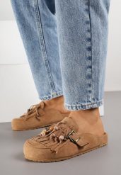 Jasnobrązowe Klapki na Grubej Podeszwie z Frędzlami Klamrami i Koralikami Glysnell. Brązowe klapki damskie Born2be, na lato, bez wzorów, biznesowe, bez obcasa, na płaskiej podeszwie, bez zapięcia. Za 119.99 zł.