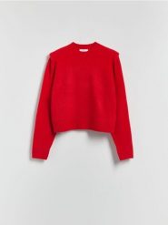 Sweter z poduszkami na ramionach - czerwony. Czerwone swetry nierozpinane damskie Reserved, l, bez wzorów, z dzianiny, bez kołnierzyka, bez ramiączek. Za 139.99 zł.