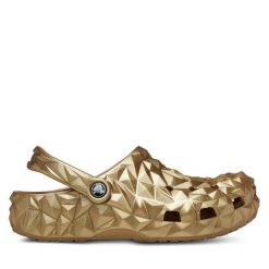 Klapki Crocs. Czerwone klapki damskie Crocs, bez wzorów, bez obcasa, bez zapięcia. Za 179.99 zł.