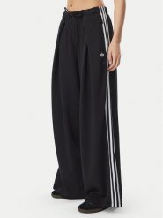 Adidas Spodnie dresowe Adiluna Season 2 X Jennie Pleated Track Tracksuit Bottoms LD8922 Czarny Regular Fit. Czarne spodnie dresowe damskie Adidas, bez wzorów, z dresówki. Za 479.99 zł.