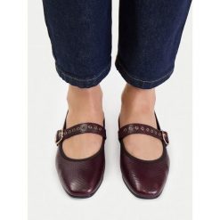 Baleriny Lasocki. Czerwone balerinki damskie Lasocki, bez wzorów, bez obcasa, bez zapięcia. Za 199.99 zł.
