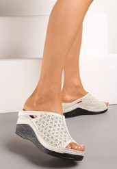 Beżowe Ażurowe Klapki na Koturnie z Wkładką ze Skóry Naturalnej Serinnde. Brązowe klapki damskie Renee, z aplikacjami, ze skóry, eleganckie, bez obcasa, na koturnie, bez zapięcia. W wyprzedaży za 97.99 zł.