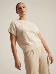 Sweter bez rękawów z tłoczonym kwiatem - biały. Białe swetry nierozpinane damskie Sinsay, l, bez wzorów, bez kołnierzyka, bez ramiączek. Za 49.99 zł.