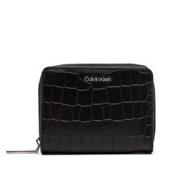 Portfel Calvin Klein. Czarne portfele damskie Calvin Klein. Za 299.99 zł.