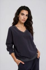 Bluza z dekoltem w serek granatowa. Bluzy damskie MOODO, s, bez wzorów, z bawełny, bez ramiączek, bez kaptura. Za 99.99 zł.