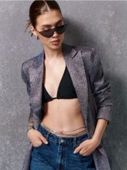 Marynarka - wielobarwny. Marynarki i żakiety damskie Sinsay, bez wzorów, eleganckie, bez kołnierzyka, bez ramiączek. W wyprzedaży za 59.99 zł.