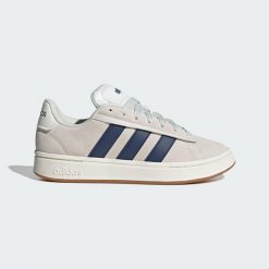 Buty Grand Court Alpha. Białe obuwie sportowe damskie Adidas, bez wzorów, bez zapięcia. Za 337.40 zł.