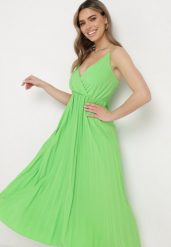 Zielona Rozkloszowana Sukienka Długa z Kopertowym Dekoltem na Ramiączkach Asmerria. Zielone sukienki damskie Born2be, l, bez wzorów, eleganckie, bez kołnierzyka, bez ramiączek, maxi, kopertowe. Za 74.99 zł.