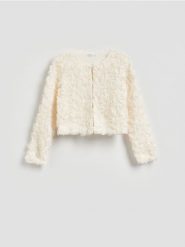 Marynarka z kwiatowym motywem - biały. Białe marynarki i żakiety damskie Reserved, bez wzorów, z dzianiny, bez kołnierzyka, bez ramiączek. Za 139.99 zł.