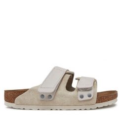 Klapki Birkenstock. Brązowe klapki damskie Birkenstock, bez wzorów, bez obcasa, bez zapięcia. Za 629.99 zł.