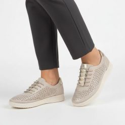 Półbuty damskie S.Barski, cholewka skóra naturalna perforowana sznurowanie klasyczne niski fason zaokrąglony nosek miękka linia metaliczna wstawka na. Brązowe półbuty damskie S.BARSKI, bez wzorów, ze skóry, klasyczne, bez obcasa, bez zapięcia. Za 189.00 zł.