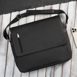 Torba męska na ramię na laptopa ze skóry naturalnej i canvasu czarna Paolo Peruzzi AY-02-BL. Czarne torby na laptopa damskie bez wzorów, z bawełny. Za 249.00 zł.