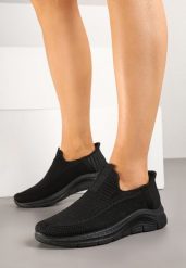 Czarne Wsuwane Buty Sportowe Sneakersy na Tłoczonej Podeszwie Fadema. Czarne obuwie sportowe damskie Born2be, bez wzorów, bez zapięcia. Za 69.99 zł.