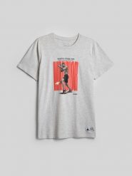 4F T-shirt regular z nadrukiem męski 4F | Mateusz Gamrot - szary XL. Szare koszulki sportowe męskie 4F, l, z aplikacjami, z bawełny, bez kołnierzyka, bez ramiączek. Za 129.99 zł.