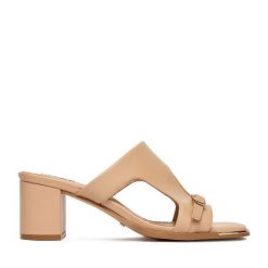 Klapki MEXX. Brązowe klapki damskie Mexx, bez wzorów, bez obcasa, bez zapięcia. Za 279.99 zł.