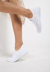 Białe Buty Sportowe Pudina. Białe obuwie sportowe damskie Renee, bez wzorów, z okrągłym noskiem, bez zapięcia, wspinaczkowe. Za 39.99 zł.