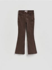 Jeansy flare z krótszą nogawką - dark grey jeans. Szare jeansy damskie Reserved, bez wzorów, z bawełny, krótkie. Za 129.99 zł.