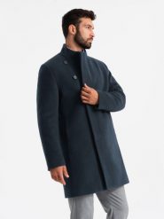 Płaszcz męski z asymetrycznym zapięciem i wysokim kołnierzem – granatowy V3 OM-COWC-0120 - XXL. Niebieskie płaszcze męskie Ombre Clothing, l, z aplikacjami, z materiału, eleganckie, z asymetrycznym kołnierzem, bez kaptura. Za 311.99 zł.