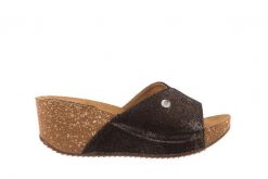 Klapki Bayla-099 0795 Włosy, Czarny, Skóra naturalna - 39. Czarne klapki damskie Bayla, na lato, bez wzorów, z materiału, bez obcasa, na koturnie, bez zapięcia. W wyprzedaży za 89.10 zł.