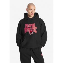 Bluza sportowa męska Prosto Chicago z kapturem. Czarne bluzy sportowe męskie Prosto., m, bez wzorów, z kapturem. Za 294.99 zł.