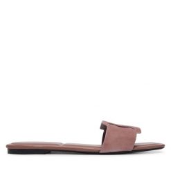 Klapki Calvin Klein. Brązowe klapki damskie Calvin Klein, bez wzorów, bez obcasa, bez zapięcia. Za 409.99 zł.