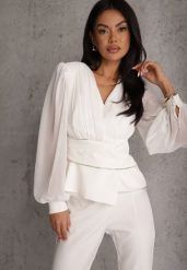 Biała Bluzka VICES w Kopertowym Stylu z Luźnymi Transparentnymi Rękawami i Dekoltem V Inge. Białe bluzki damskie Renee, l, bez wzorów, z jeansu, eleganckie, bez kołnierzyka, bez ramiączek. Za 159.99 zł.