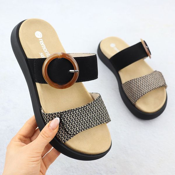 Klapki damskie na rzepy czarne Rieker Remonte D2N51-03. Czarne klapki damskie Rieker, bez wzorów, z zamszu, bez obcasa, bez zapięcia. Za 203.99 zł.