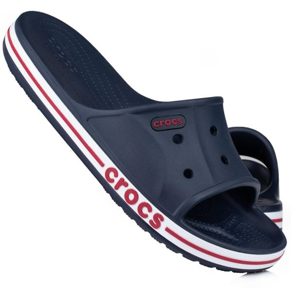 Klapki sportowe na basen Crocs CROCBAND. Białe klapki damskie Crocs, bez wzorów, bez zapięcia, do pływania. W wyprzedaży za 129.00 zł.