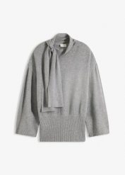 Sweter oversize z miękkiej mieszanki wiskozy. Czarne swetry nierozpinane damskie bonprix, bez wzorów, z wiskozy, bez kołnierzyka, bez ramiączek. Za 132.99 zł.