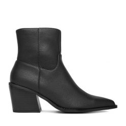Botki DeeZee. Czarne botki damskie DeeZee, bez wzorów, bez obcasa, na słupku, bez zapięcia. Za 199.99 zł.