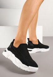 Czarne Siateczkowe Buty Sportowe Sneakersy Wsuwane Zdobione Tłoczeniami Nusadela. Czarne obuwie sportowe damskie Renee, z aplikacjami, z jeansu, bez zapięcia. Za 49.99 zł.