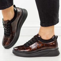 Brązowe skórzane półbuty damskie Filippo Dp8097/26. Brązowe półbuty damskie Filippo, na jesień, bez wzorów, z jeansu, eleganckie, z okrągłym noskiem, bez obcasa, na koturnie, bez zapięcia. Za 259.00 zł.