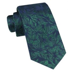 Elegancki i Modny Krawat Jedwabny - Alties - Granat z Zielonym Motywem Kwiatowym. Niebieskie krawaty i muchy Alties, bez wzorów, z jedwabiu, eleganckie. Za 115.00 zł.