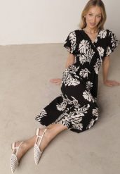 Czarna Wiskozowa Sukienka o Rozkloszowanym Kroju z Kopertowym Dekoltem Morgassa. Czarne sukienki damskie Born2be, na co dzień, na lato, l, bez wzorów, z jeansu, eleganckie, bez kołnierzyka, bez ramiączek, midi, kopertowe. Za 79.99 zł.