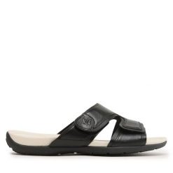 Klapki Caprice. Czarne klapki damskie Caprice, bez wzorów, bez obcasa, bez zapięcia. Za 249.99 zł.