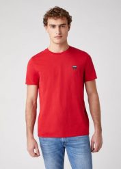 WRANGLER SS SIGN OFF TEE MĘSKI T-SHIRT KOSZULKA NADRUK LOGO SCARLET RED W7C07D3UU 112131608. Czerwone t-shirty męskie Wrangler, m, bez wzorów, bez kołnierzyka, bez ramiączek. Za 69.99 zł.