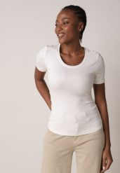 Biały Prążkowany T-shirt Ozdobiony po Bokach Marszczeniem Nedisa. Białe t-shirty damskie Born2be, m, bez wzorów, z jeansu, bez kołnierzyka, bez ramiączek. Za 49.99 zł.