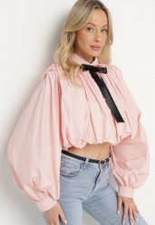 Różowa Bawełniana Koszula o Bufiastym Kroju z Kokardą w Stylu Retro Drulla. Czerwone koszule damskie Born2be, uniwersalny, bez wzorów, z bawełny, eleganckie, bez kołnierzyka, bez ramiączek. Za 129.99 zł.