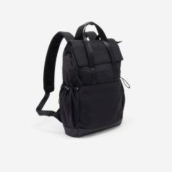 Plecak z kieszenią na laptopa 10 L. Czarne plecaki męskie Decathlon, bez wzorów, z materiału, sportowe. Za 99.99 zł.