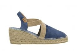 Sandały Toni Pons Tona Indigo 204014, Niebieski, Skóra naturalna - 36. Niebieskie sandały damskie TONI PONS, bez wzorów, z bawełny, z okrągłym noskiem, bez obcasa, bez zapięcia. W wyprzedaży za 206.10 zł.