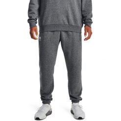 Męskie dresy Under Armour Essential Fleece Jogger Szaro-Szary. Szare spodnie sportowe męskie Under Armour, m, bez wzorów, z bawełny, do biegania. Za 334.99 zł.